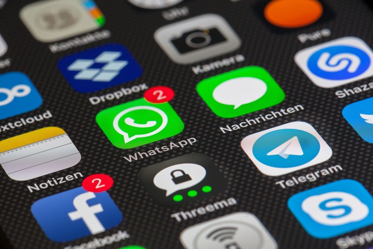 ⭐ ¿Qué es WhatsApp Plus y para qué sirve? Pros y contras 【2020】