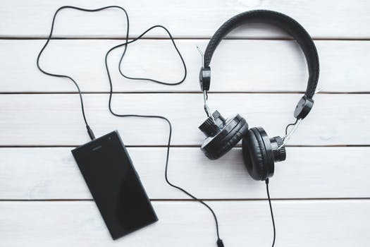 Hôte du podcast
