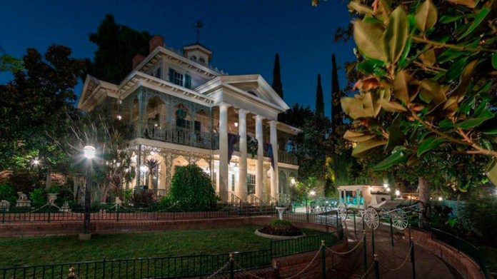 La mansión encantada es una de las principales atracciones de Disney.