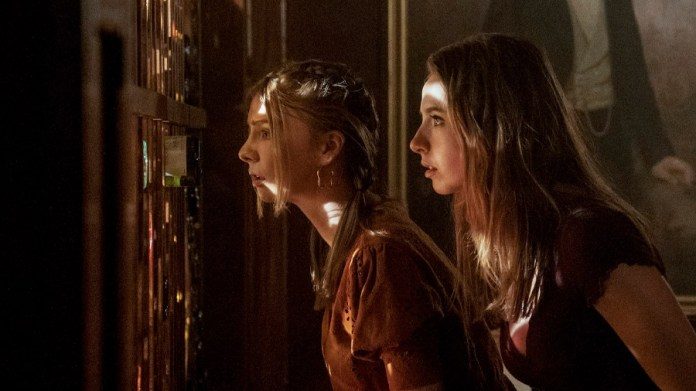 Las actrices Maddie Phillips y Anjelica Bette Fellini son las protagonistas