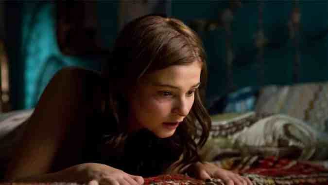 Stefanie Scott interpreta a Quinn Brenner