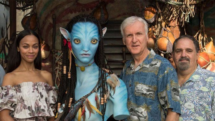 James Cameron llegó a Nueva Zelanda para reanudar el rodaje de Avatar 2