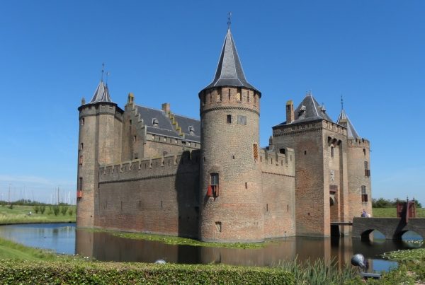 moat-buffet-2122011-5986290-jpg