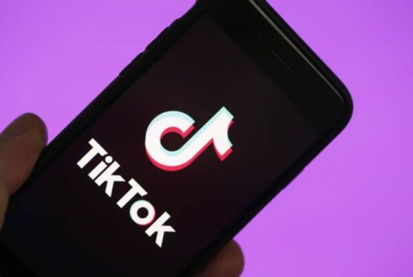 tik-tok-purple-background-4574383-3771268-jpg