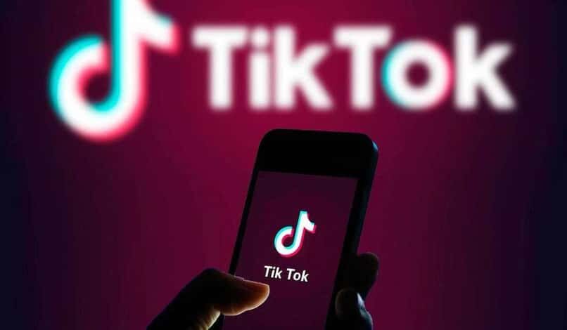 tiktok-application_13140-8068611